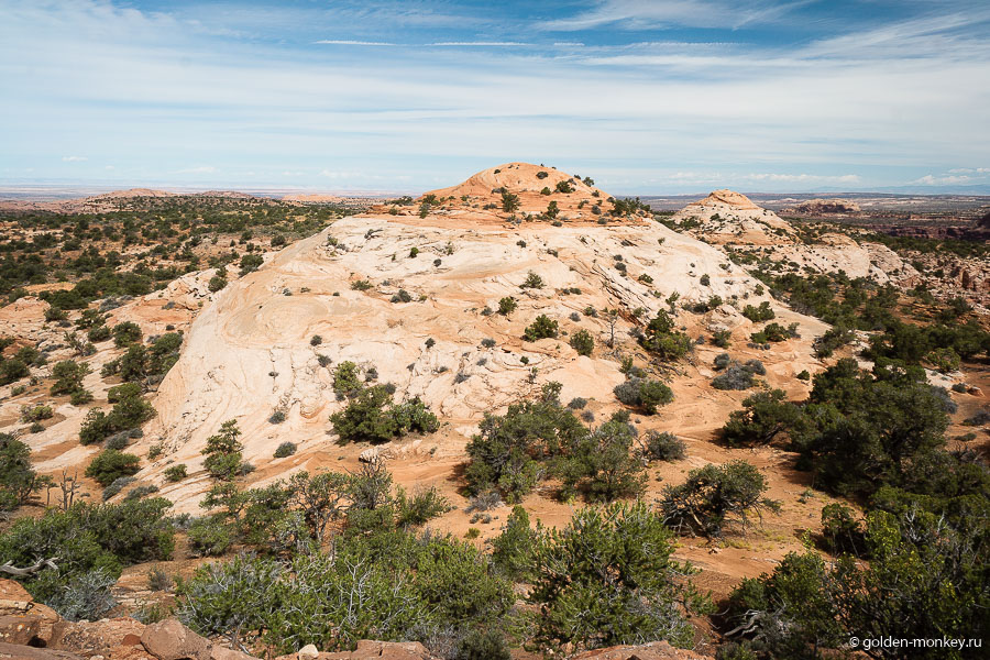 Оранжево-молочные останцы (buttes). Оранжево-молочные останцы (buttes).