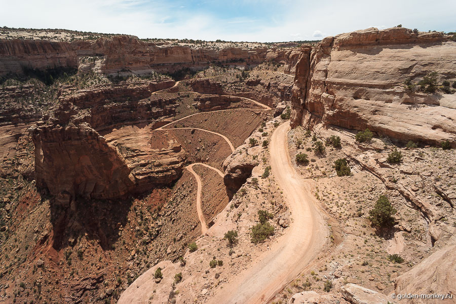 Если у вас авто с высоким клиренсом и желательно полным приводом, то вполне можно прокатиться по этой дороге. Мы же не решились на Тойоте, да и правильно сделали, в подобных местах рисковать застрять непонятно где на много часов, а еще хуже дней, совсем не хочется. Если у вас авто с высоким клиренсом и желательно полным приводом, то вполне можно прокатиться по этой дороге. Мы же не решились на Тойоте, да и правильно сделали, в подобных местах рисковать застрять непонятно где на много часов, а еще хуже дней, совсем не хочется.