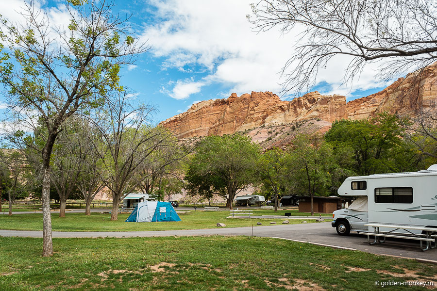 Кемпинг Fruita Campground, национальный парк Капитол-Риф, США. Кемпинг Fruita Campground, национальный парк Капитол-Риф, США.