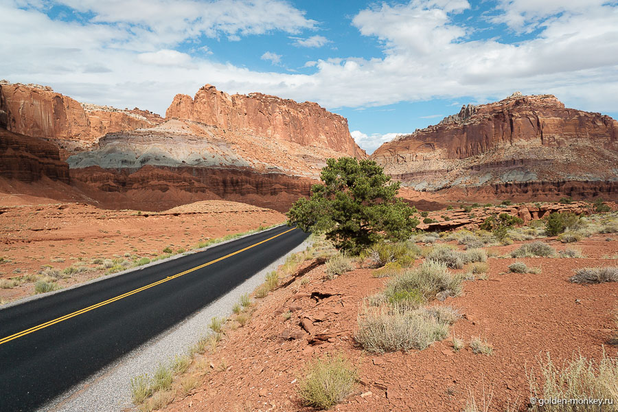Панорамный вид парка Капитол-Риф, Юта, США. Панорамный вид парка Капитол-Риф, Юта, США.