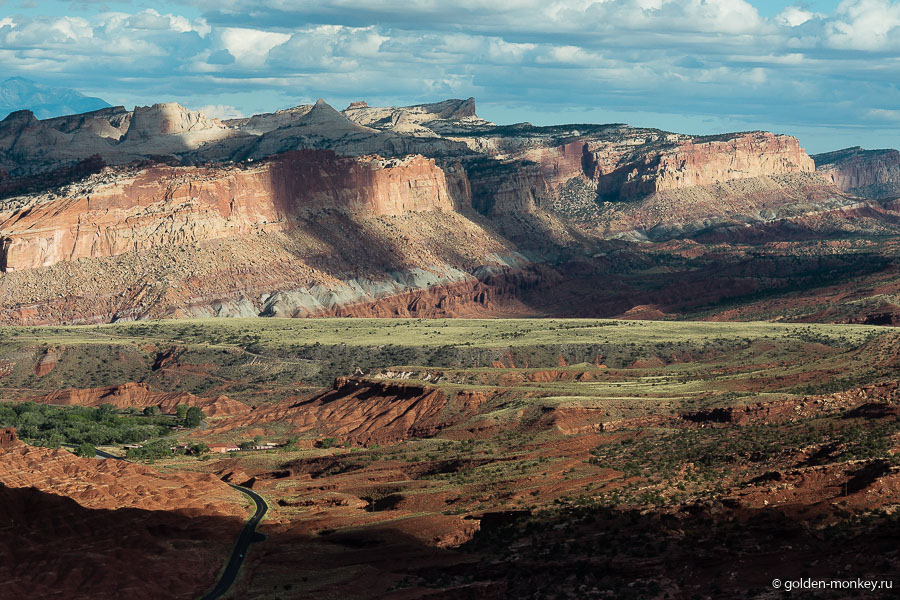Кстати, название парка появилось неспроста. Так его прозвали первопоселенцы, которые усмотрели в белесых скалах нечто одновременно похожее на белоснежный Капитолий и блуждающие океанские рифы. Кстати, название парка появилось неспроста. Так его прозвали первопоселенцы, которые усмотрели в белесых скалах нечто одновременно похожее на белоснежный Капитолий и блуждающие океанские рифы.