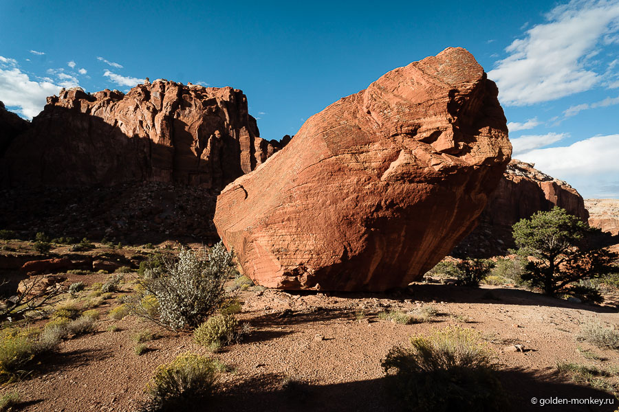 Хотя, такую тень можно найти, но как-то страшно стоять под такой глыбой :) Хотя, такую тень можно найти, но как-то страшно стоять под такой глыбой :)
