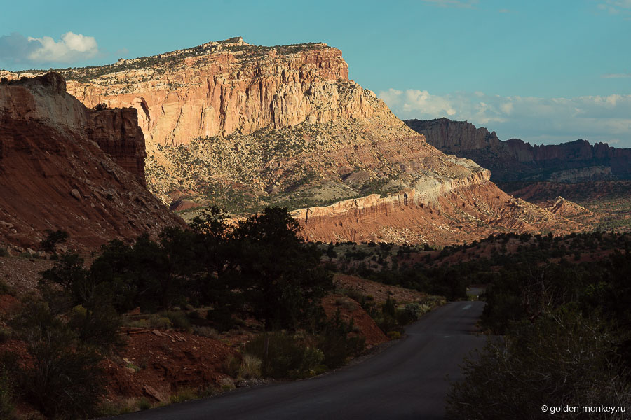 Пейзажи вдоль Scenic Drive симпатичные, но после всего увиденного уже не вызывают дикого восторга, так как все кажется знакомым и родным )) Вообще, Капитол-Риф настолько к себе располагает, что уже через полдня начинаешь чувствовать себя как дома. Пейзажи вдоль Scenic Drive симпатичные, но после всего увиденного уже не вызывают дикого восторга, так как все кажется знакомым и родным )) Вообще, Капитол-Риф настолько к себе располагает, что уже через полдня начинаешь чувствовать себя как дома.