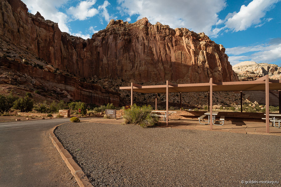 В конце Scenic Drive есть организованные места для пикника со столиками и скамейками, можно выйти, размяться, посидеть, перекусить. В конце Scenic Drive есть организованные места для пикника со столиками и скамейками, можно выйти, размяться, посидеть, перекусить.