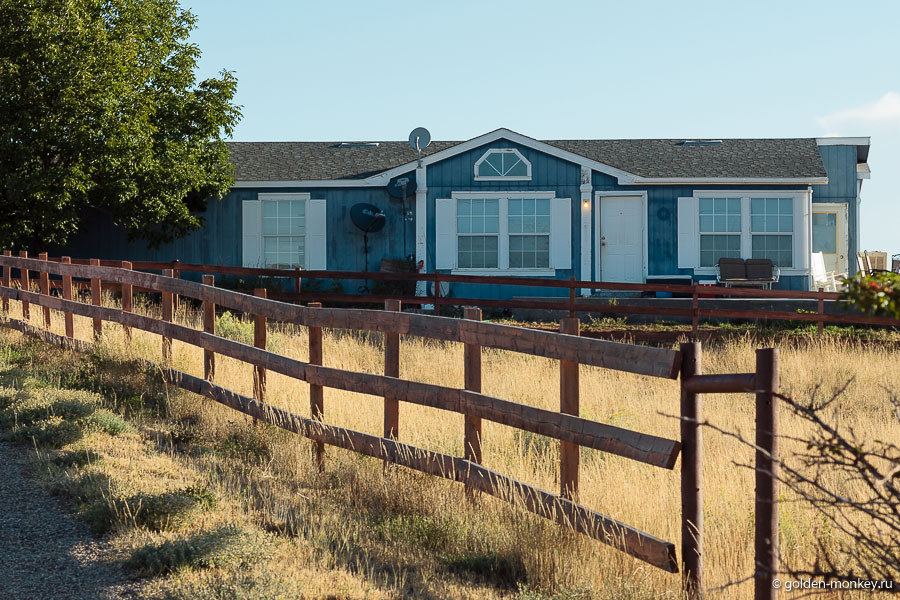 Кто-то не выключил лампочку. Кто-то не выключил лампочку.