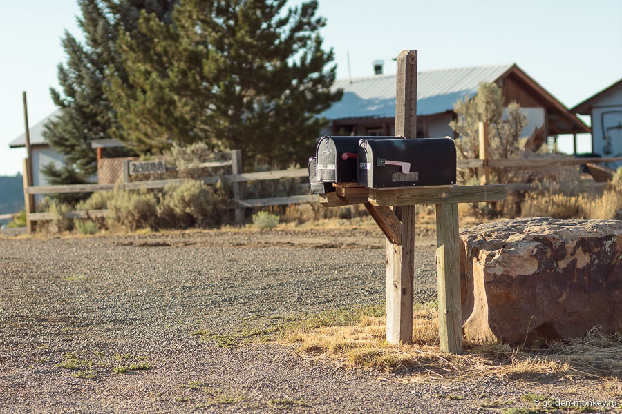 Следуя традициям именования рядя объектов в национальных парках, эту фотографию можно назвать «Три сестры». Следуя традициям именования рядя объектов в национальных парках, эту фотографию можно назвать «Три сестры».