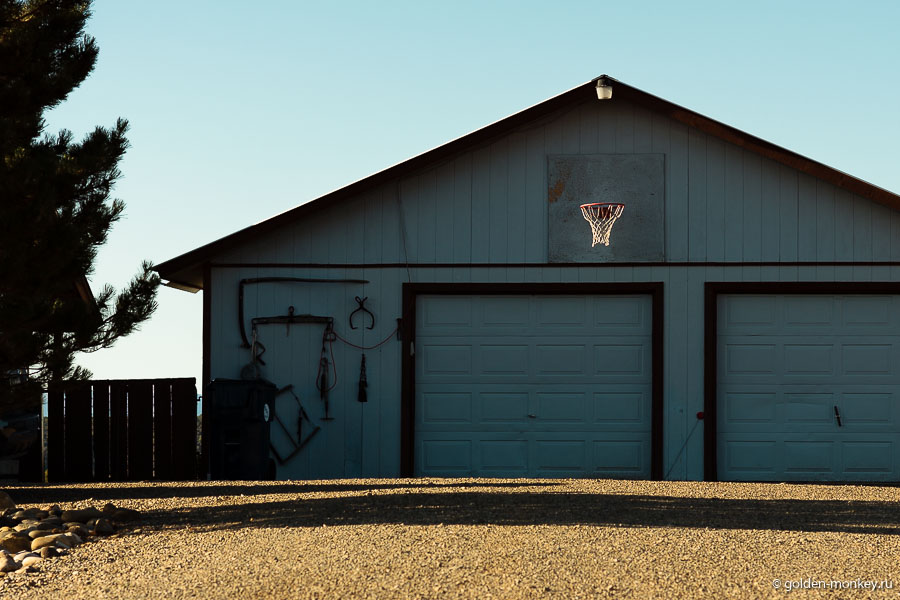 И с детьми надо во что-то на улице играть. И с детьми надо во что-то на улице играть.