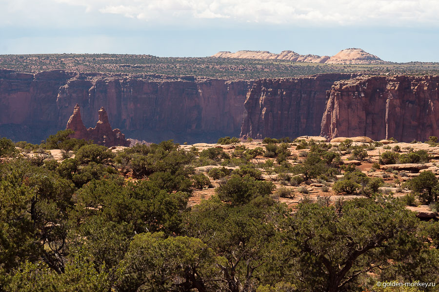 West Rim Trail раскрывается постепенно, буквально с каждым шагом открывая все новые и новые виды. Даже одни и те же склоны, плоскогорья и возвышенности издалека и вблизи выглядят совершенно по-разному. West Rim Trail раскрывается постепенно, буквально с каждым шагом открывая все новые и новые виды. Даже одни и те же склоны, плоскогорья и возвышенности издалека и вблизи выглядят совершенно по-разному.
