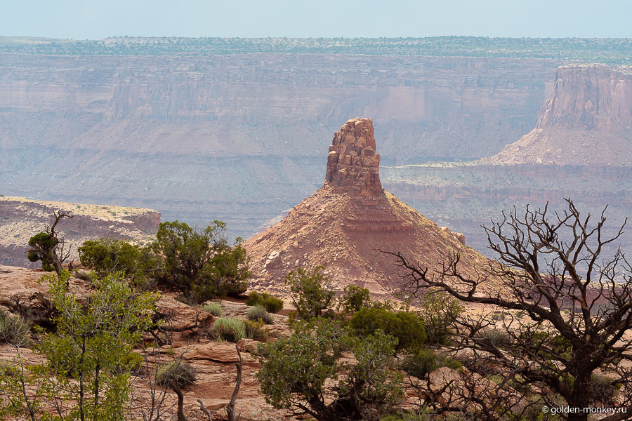 Так в целом выглядит трейл на всем своем протяжении. Дальше уделю внимание отдельным вью-поинтам, разбросанным вдоль него. К смотровым площадкам ведут небольшие тропинки, являющиеся ответвлениями от главного West Rim Trail. Советую не жалеть сил и времени и пройтись до каждой. Так в целом выглядит трейл на всем своем протяжении. Дальше уделю внимание отдельным вью-поинтам, разбросанным вдоль него. К смотровым площадкам ведут небольшие тропинки, являющиеся ответвлениями от главного West Rim Trail. Советую не жалеть сил и времени и пройтись до каждой.
