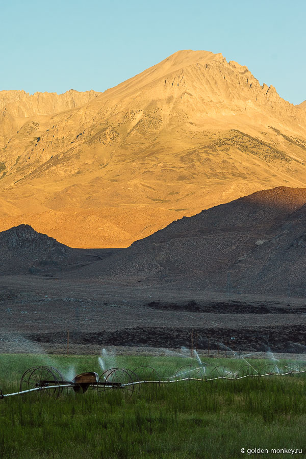 Оросительные сооружения, становится все жарче и жарче Оросительные сооружения, становится все жарче и жарче