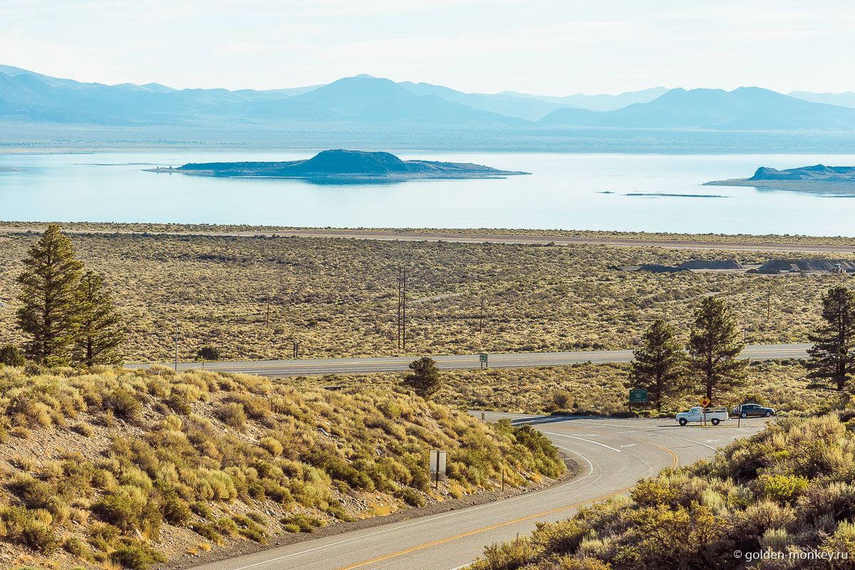 Моно-Лэйк (Mono Lake) по дороге к Мамонтовым озерам Моно-Лэйк (Mono Lake) по дороге к Мамонтовым озерам