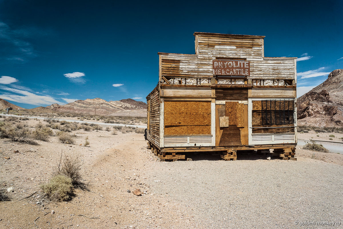 Магазин в городе-призраке Риолит Магазин в городе-призраке Риолит