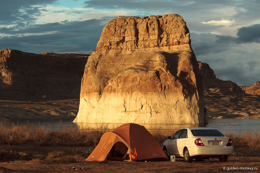 Одинокая скала и наша палатка Одинокая скала и наша палатка