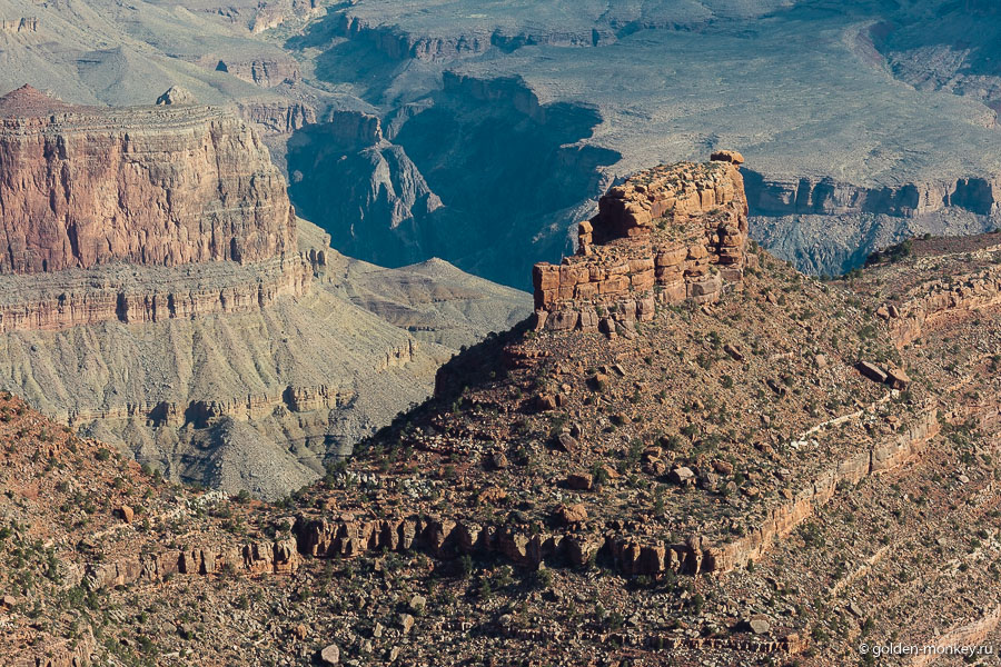 Одна из изюминок каньона – живописные останцы, которые являют собой всевозможные причудливые формы. У некоторых из них даже названия имеются, например, где-то притаился Храм Шивы, в другом месте спряталась Голова Дракона, да разве перечислишь все? Одна из изюминок каньона – живописные останцы, которые являют собой всевозможные причудливые формы. У некоторых из них даже названия имеются, например, где-то притаился Храм Шивы, в другом месте спряталась Голова Дракона, да разве перечислишь все?