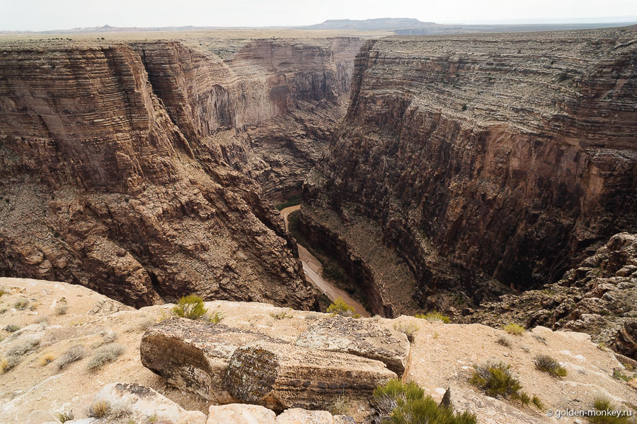 Остановились рядом с указателем «Vista Point», отошли немного от дороги и увидели симпатичный каньон Остановились рядом с указателем «Vista Point», отошли немного от дороги и увидели симпатичный каньон