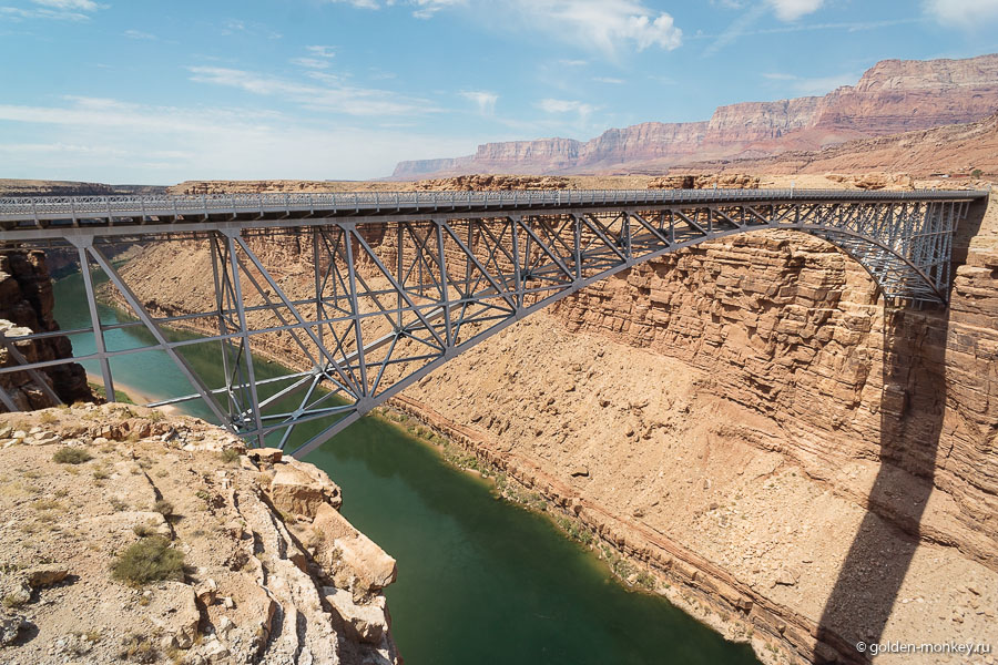 В этом месте водичка в Колорадо изумрудного цвета. До сих пор мы наблюдали ее только в грязно-коричневом варианте. В этом месте водичка в Колорадо изумрудного цвета. До сих пор мы наблюдали ее только в грязно-коричневом варианте.