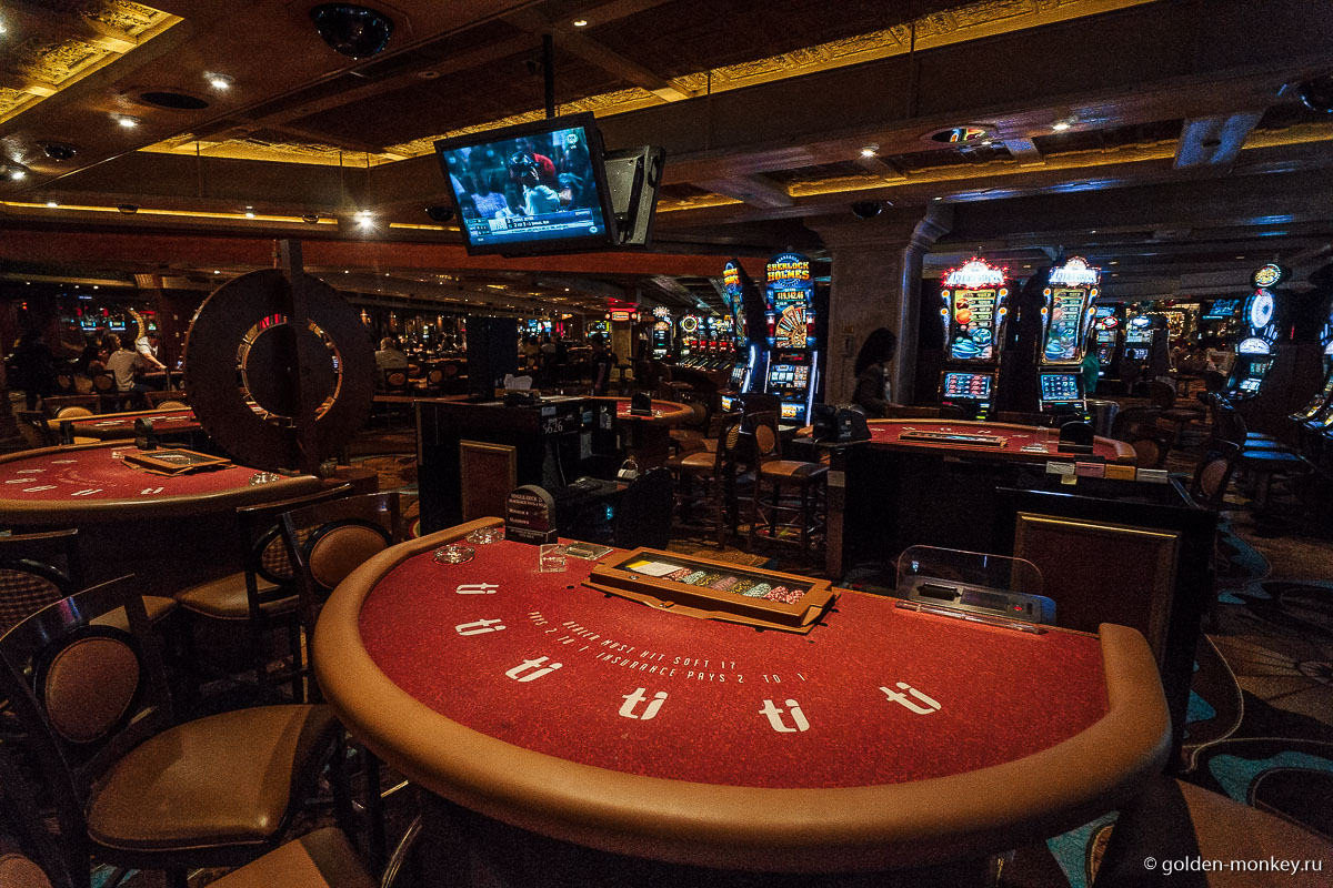 В некоторых казино разносят бесплатные напитки, в других коктейли типа Маргариты можно купить по одному доллару В некоторых казино разносят бесплатные напитки, в других коктейли типа Маргариты можно купить по одному доллару