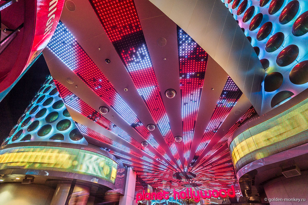 Огни отеля-казино Планета-Голливуд (Planet Hollywood) Огни отеля-казино Планета-Голливуд (Planet Hollywood)