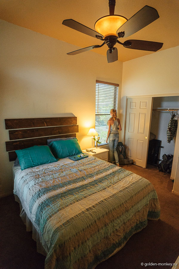 Классика жанра – ковролин, встроенный шкаф и вентилятор – элементы, встречающие практически в каждом американском доме Классика жанра – ковролин, встроенный шкаф и вентилятор – элементы, встречающие практически в каждом американском доме