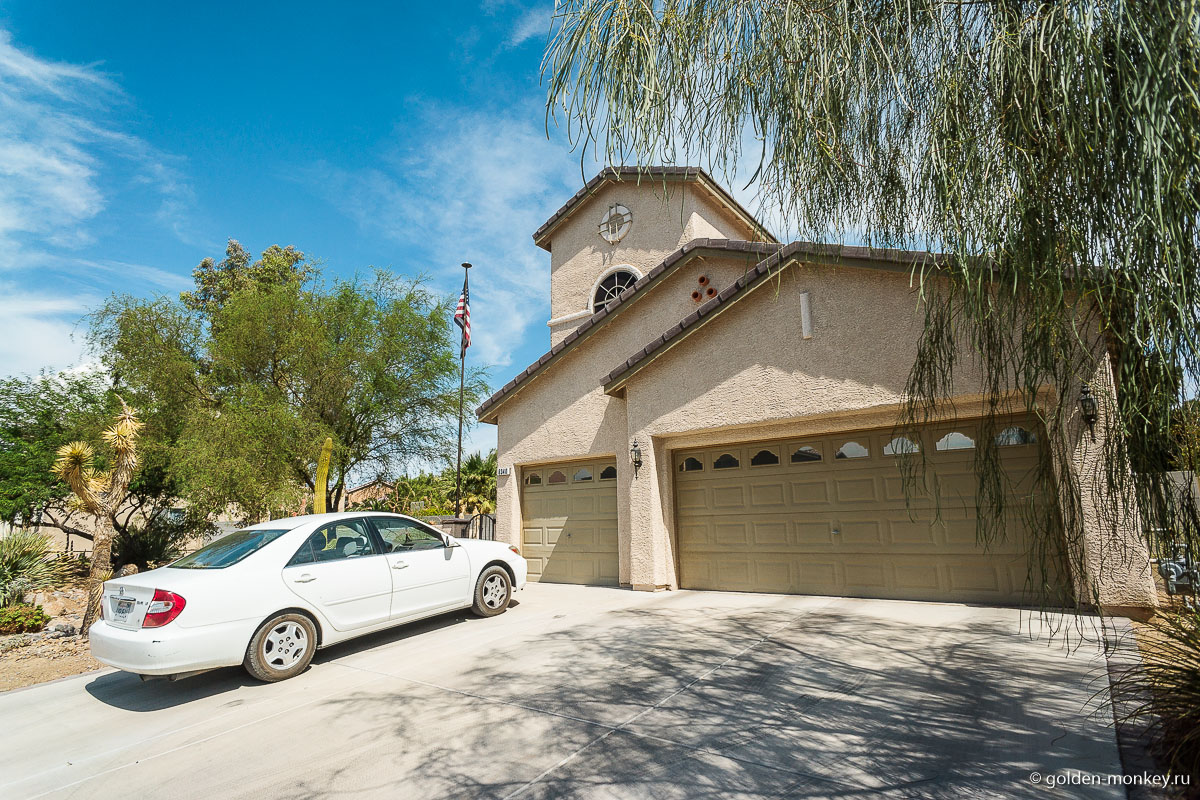 Так выглядит дом снаружи Так выглядит дом снаружи