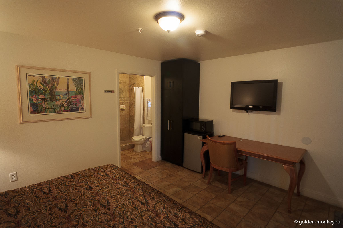 Одно из преимуществ любого номера – наличие большого стола )) Одно из преимуществ любого номера – наличие большого стола ))