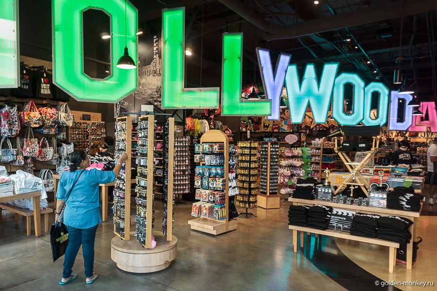 Сувенирных магазинов тоже в достатке. Сувенирных магазинов тоже в достатке.