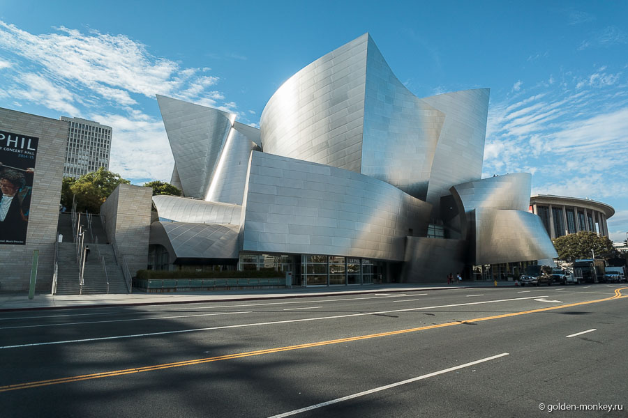 В плане воплощения идеи в жизнь, здание, конечно, забавное, но какое-то совершенно безжизненное. В плане воплощения идеи в жизнь, здание, конечно, забавное, но какое-то совершенно безжизненное.