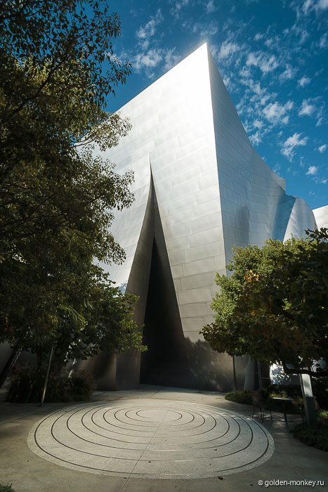 Похоже на космическую станцию. Похоже на космическую станцию.