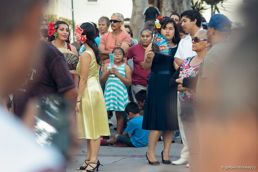 Лос-Анджелес – мультинациональный город, здесь есть свой Чайнатаун, маленький Токио, такая же маленькая Армения, русский квартал, мексиканская локация. То есть, посетив один город, можно почувствовать, что побывал сразу в нескольких странах. Лос-Анджелес – мультинациональный город, здесь есть свой Чайнатаун, маленький Токио, такая же маленькая Армения, русский квартал, мексиканская локация. То есть, посетив один город, можно почувствовать, что побывал сразу в нескольких странах.