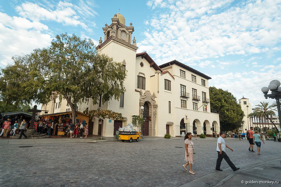 Церковь Ла Пласита (La Placita), центр Лос-Анджелеса Церковь Ла Пласита (La Placita), центр Лос-Анджелеса