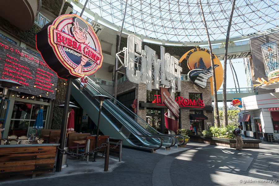 Кафе и рестораны на CityWalk неподалеку от Universal Studios
