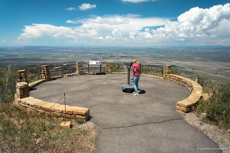 Вот так выглядит оборудованная смотровая площадка. Информационная табличка и подзорная труба прилагаются. Вот так выглядит оборудованная смотровая площадка. Информационная табличка и подзорная труба прилагаются.