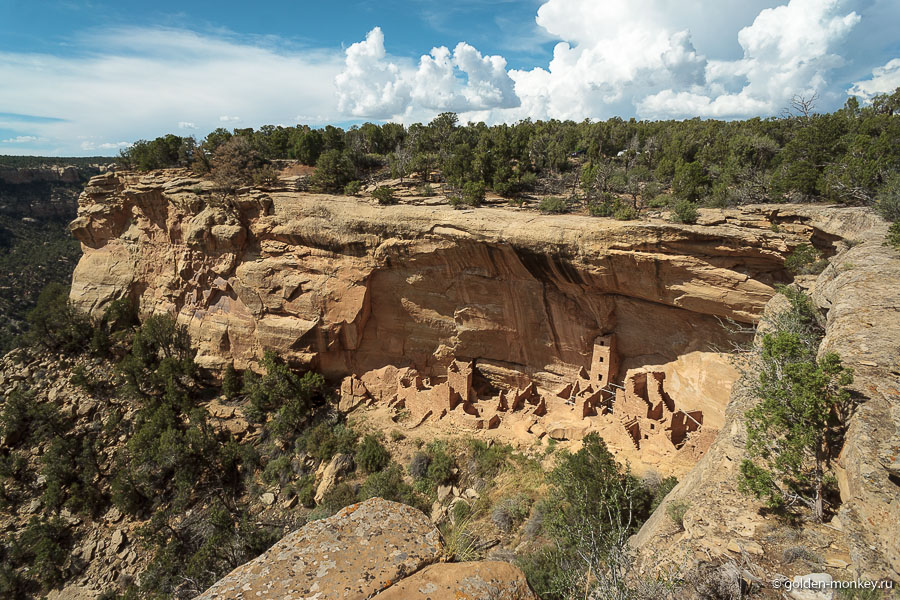 Вид на Square Tower House со смотровой площадки, Mesa Top Loop Вид на Square Tower House со смотровой площадки, Mesa Top Loop