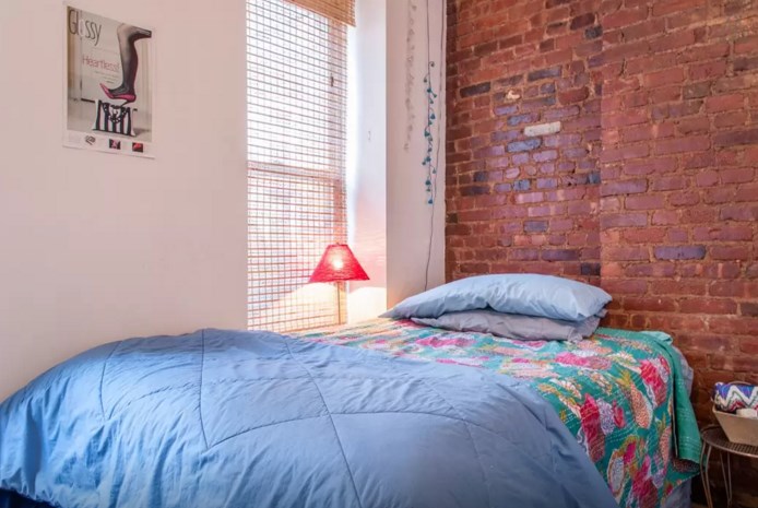 Казалось бы, разница в цене всего 15 долларов по сравнению с вышеописанными квартирами, но уже значительно просторнее и моднее. Казалось бы, разница в цене всего 15 долларов по сравнению с вышеописанными квартирами, но уже значительно просторнее и моднее.