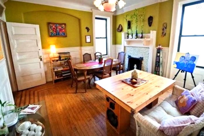 Дешевая комната на Манхэттене рядом с метро за 45 долларов, Нью-Йорк, США. Дешевая комната на Манхэттене рядом с метро за 45 долларов, Нью-Йорк, США.