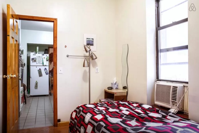 Дешевая комната в центре Манхэттена за 40 долларов, Нью-Йорк, США. Дешевая комната в центре Манхэттена за 40 долларов, Нью-Йорк, США.