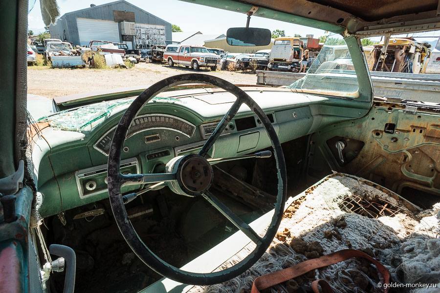 Интересно, сколько же лет прослужил этот автомобиль и сколько уже греется под солнышком без дела? Интересно, сколько же лет прослужил этот автомобиль и сколько уже греется под солнышком без дела?