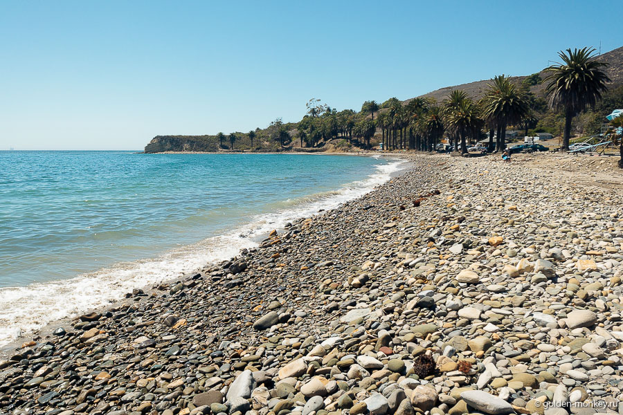 Пляж не самый идиллический и уютный, но и здесь были замечены отдыхающие и даже купающие товарищи. Пляж не самый идиллический и уютный, но и здесь были замечены отдыхающие и даже купающие товарищи.