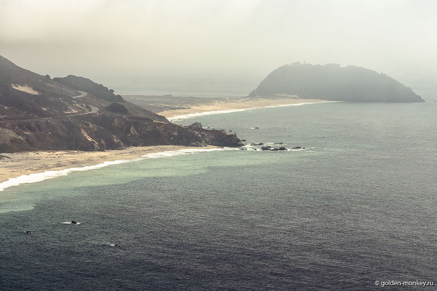 Вдоль побережья время от времени встречаются жилые дома, поэтому не везде можно подобраться к кромке океана – пресловутая американская частная собственность. Говорят, дом с землей здесь стоит около двух миллионов долларов. Вдоль побережья время от времени встречаются жилые дома, поэтому не везде можно подобраться к кромке океана – пресловутая американская частная собственность. Говорят, дом с землей здесь стоит около двух миллионов долларов.