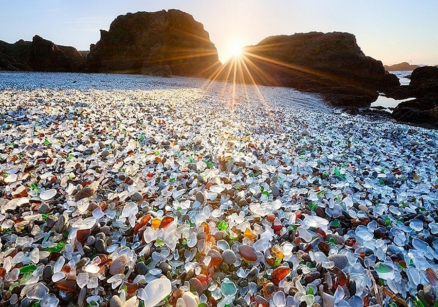 Стеклянный пляж, Glass Beach, штат Калифорния, США. Стеклянный пляж, Glass Beach, штат Калифорния, США.