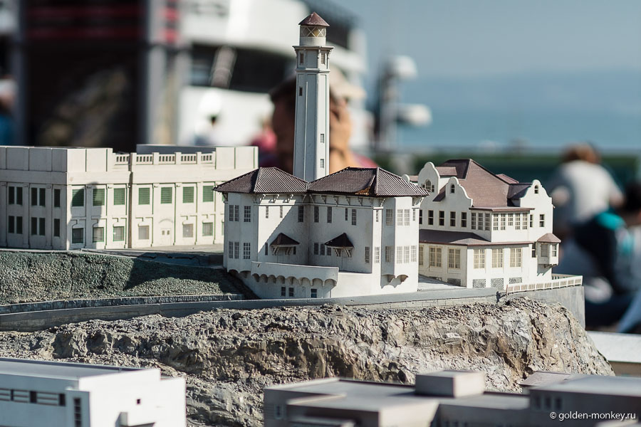 Макет тюремных помещений на острове Алькатрас, расположившийся на 33 пирсе Макет тюремных помещений на острове Алькатрас, расположившийся на 33 пирсе