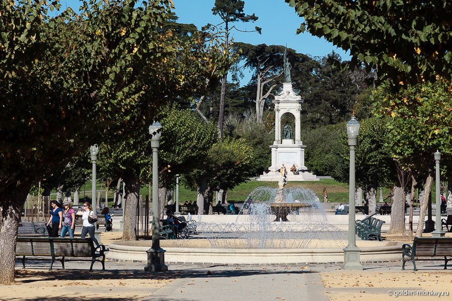 Фонтан в парке Голден-Гейт, Сан-Франциско. Фонтан в парке Голден-Гейт, Сан-Франциско.
