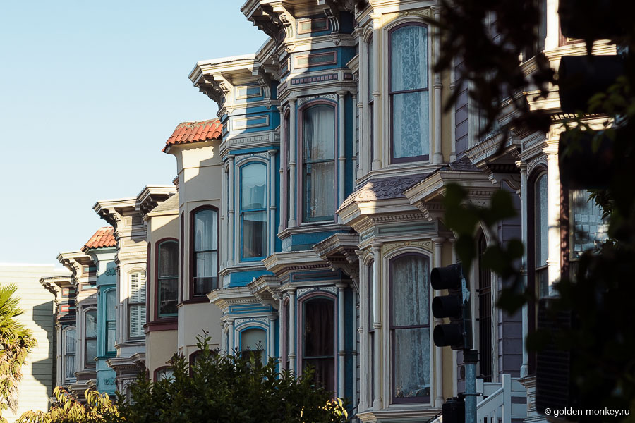 Заодно можно прогуляться по улочкам, окружающим парк Аламо. Застройка на них очень даже красивая и любопытная, есть что порассматривать: пышные резные особняки, очень приятное сочетание цветов – вот уж где можно подсмотреть задумки тем, кто собирается строить себе домик )) Заодно можно прогуляться по улочкам, окружающим парк Аламо. Застройка на них очень даже красивая и любопытная, есть что порассматривать: пышные резные особняки, очень приятное сочетание цветов – вот уж где можно подсмотреть задумки тем, кто собирается строить себе домик ))