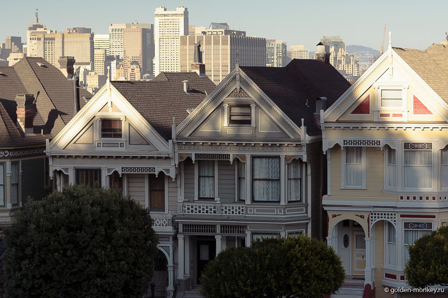 Думаю, интересны не только эти игрушечные домики сами по себе, но и контраст, который дает сочетание викторианских особняков и современных многоэтажек на заднем фоне. Думаю, интересны не только эти игрушечные домики сами по себе, но и контраст, который дает сочетание викторианских особняков и современных многоэтажек на заднем фоне.