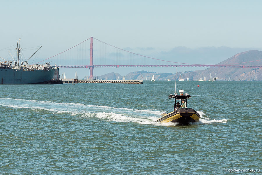 Вид на мост Golden Gate с набережной Сан-Франциско. Вид на мост Golden Gate с набережной Сан-Франциско.