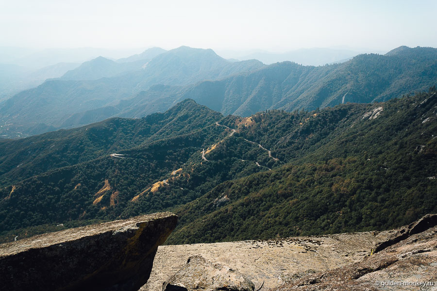 Где-то там внизу вьются дороги и едва различимые трейлы, растут многовековые леса. На вершинах всегда чувствуешь себя еще чуточку свободней. Где-то там внизу вьются дороги и едва различимые трейлы, растут многовековые леса. На вершинах всегда чувствуешь себя еще чуточку свободней.