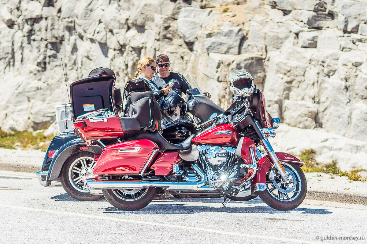 Путешественники-байкеры встречаются в Штатах частенько. Романтика! Путешественники-байкеры встречаются в Штатах частенько. Романтика!
