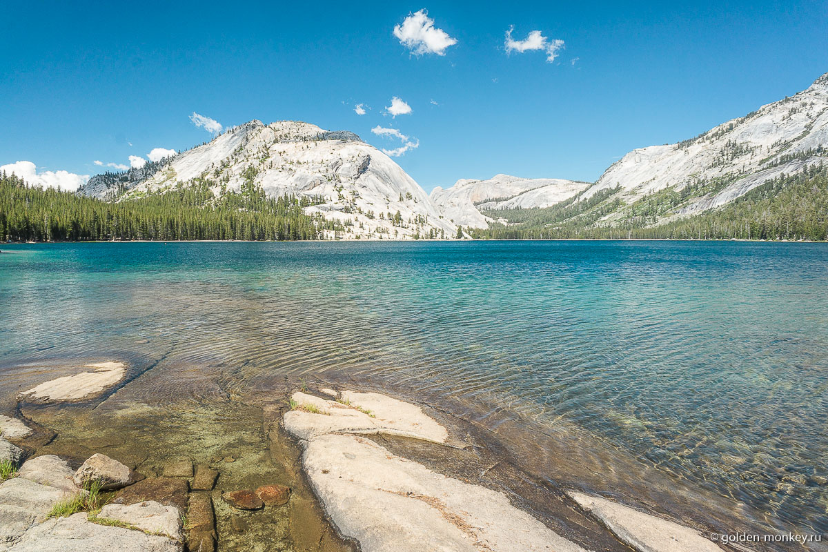 Переливающаяся вода озера Переливающаяся вода озера