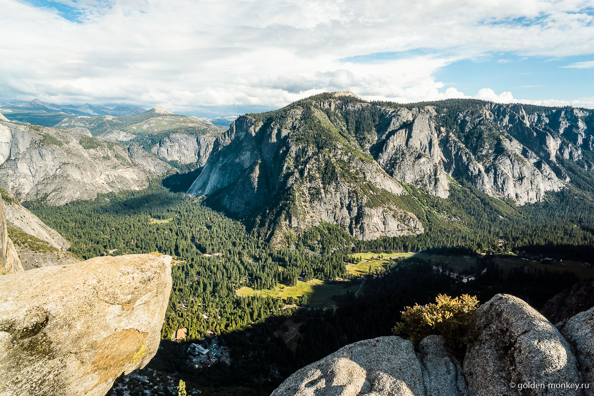 С высоты открывается еще более захватывающий вид на долину С высоты открывается еще более захватывающий вид на долину