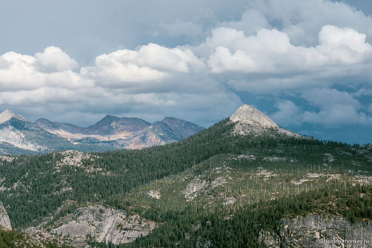 Долина под пеленою облаков Долина под пеленою облаков